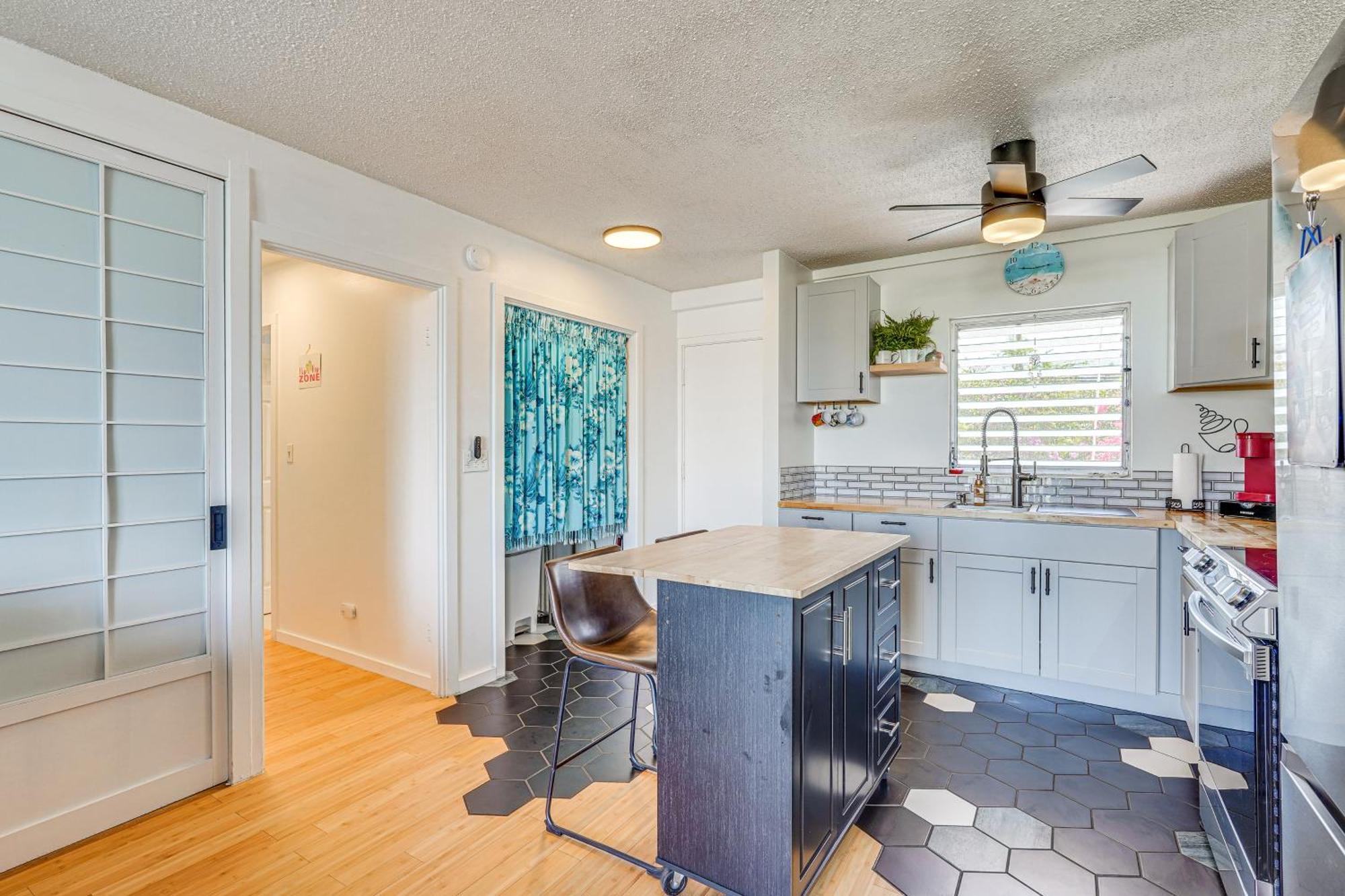 Kailua-Kona Condo With Balcony Walk To The Beach! Exterior photo